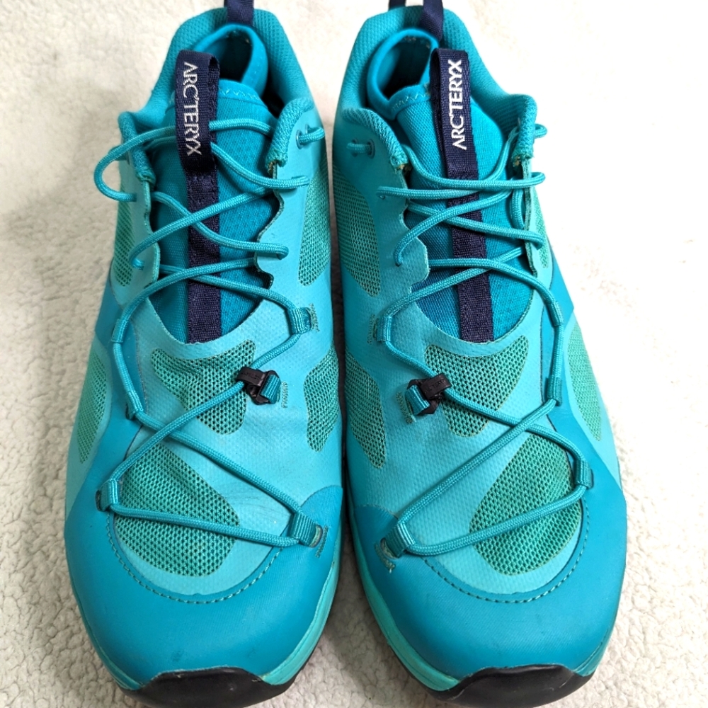 Arc’teryx Women’s Norvan VT Shoe Caraibes/ Blue Nights size 10
